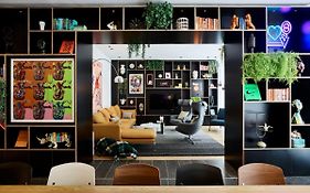 citizenM London Victoria Station