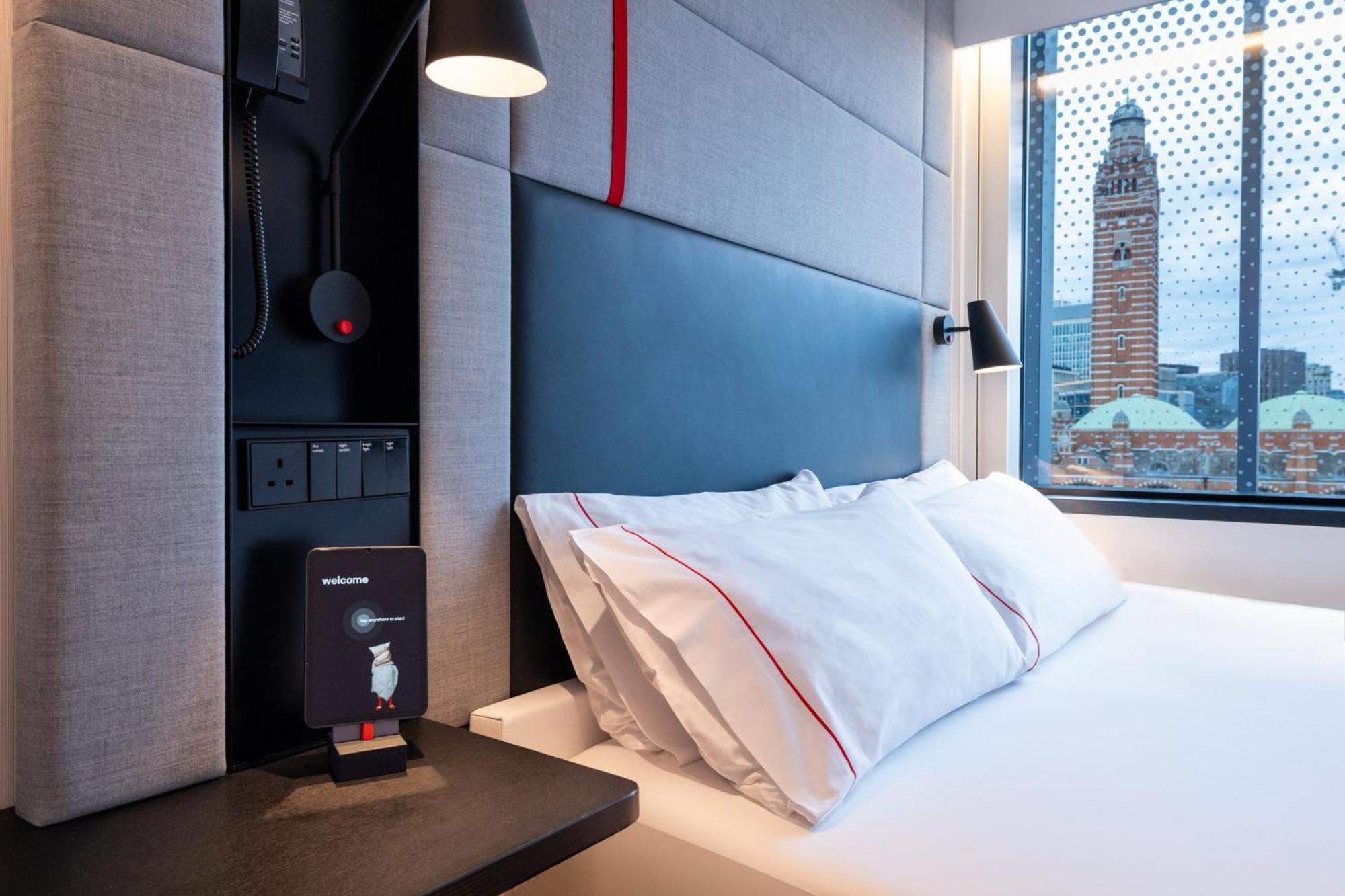 Hotel citizenM London Victoria Station Esterno foto