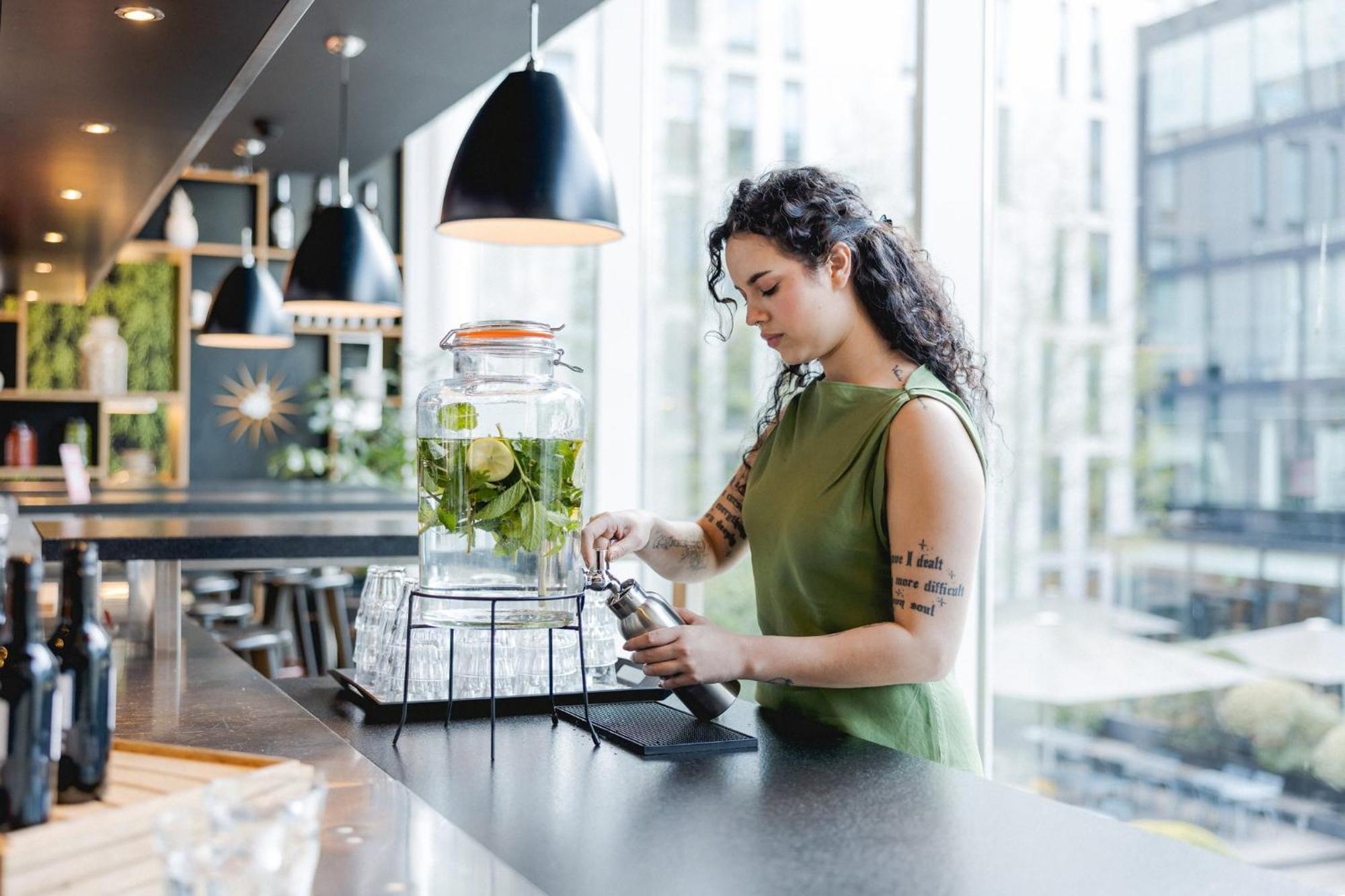 Hotel citizenM London Victoria Station Esterno foto
